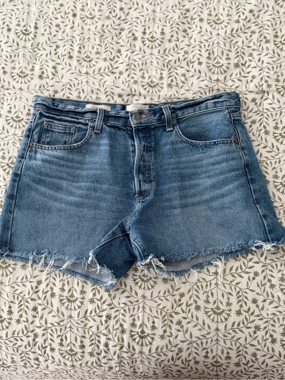 Universal Thread Mid Rise 90s Baggy Denim Shorts Size 10 Raw Hem